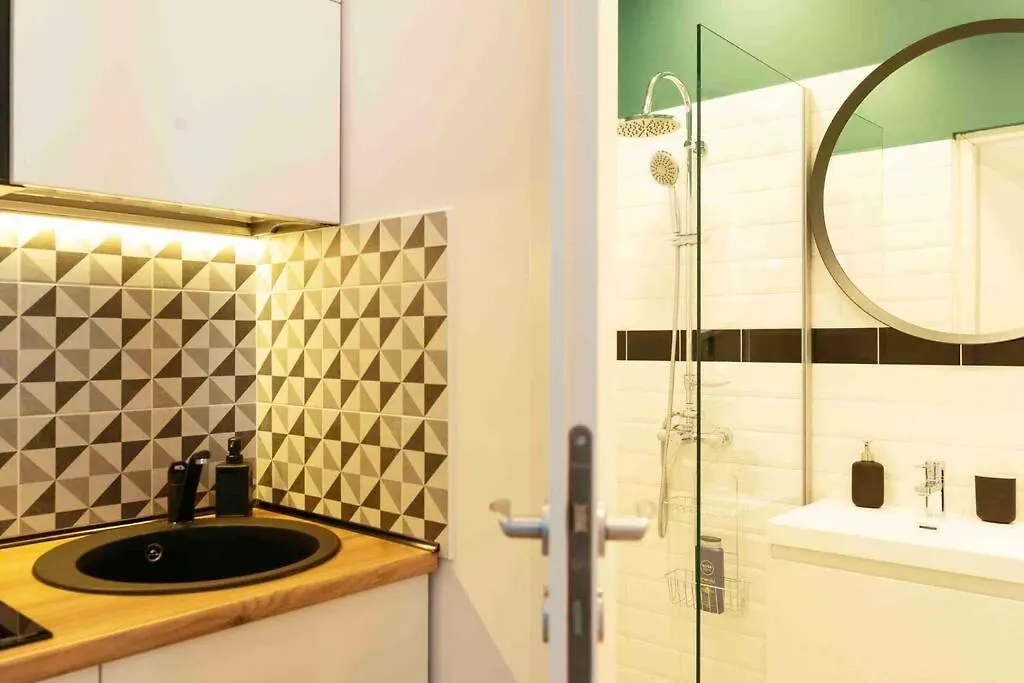 Beautiful Apartment - Top Location - Netflix+Balcony Bucareste 0*,  Roménia
