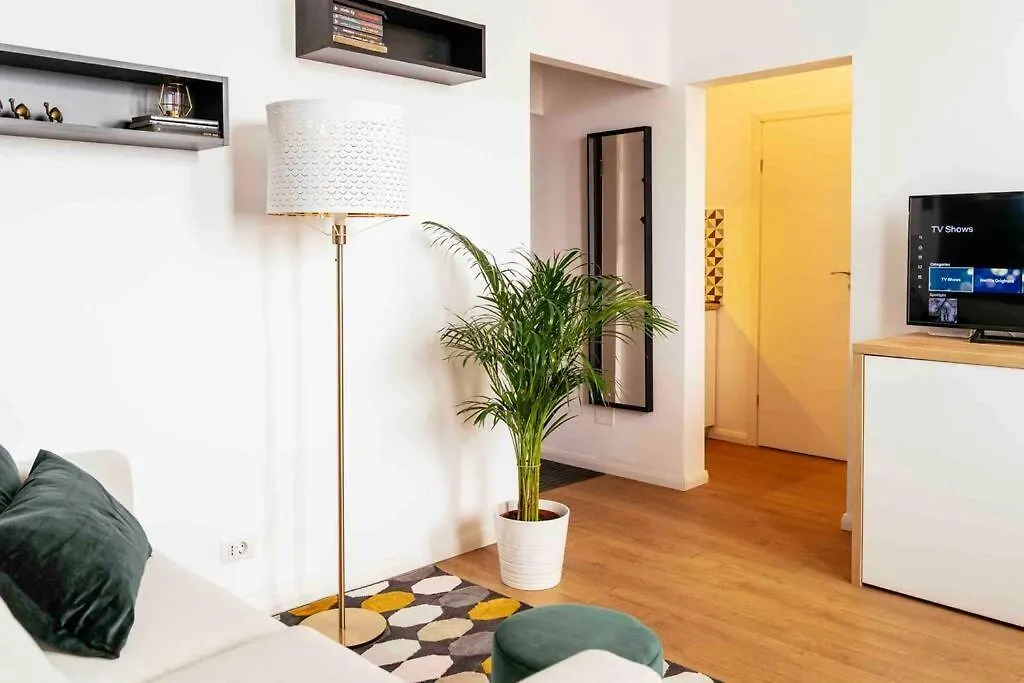 Beautiful Apartment - Top Location - Netflix+Balcony Βουκουρέστι 0*,