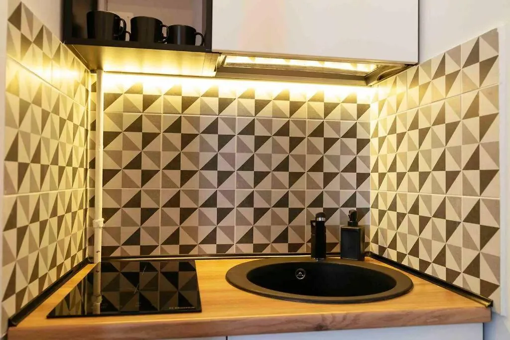 Beautiful Apartment - Top Location - Netflix+Balcony Bucharest 0*,